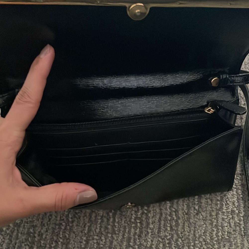 Michael Kors Shiny Black clutch with removable strap - Picture 7 of 9